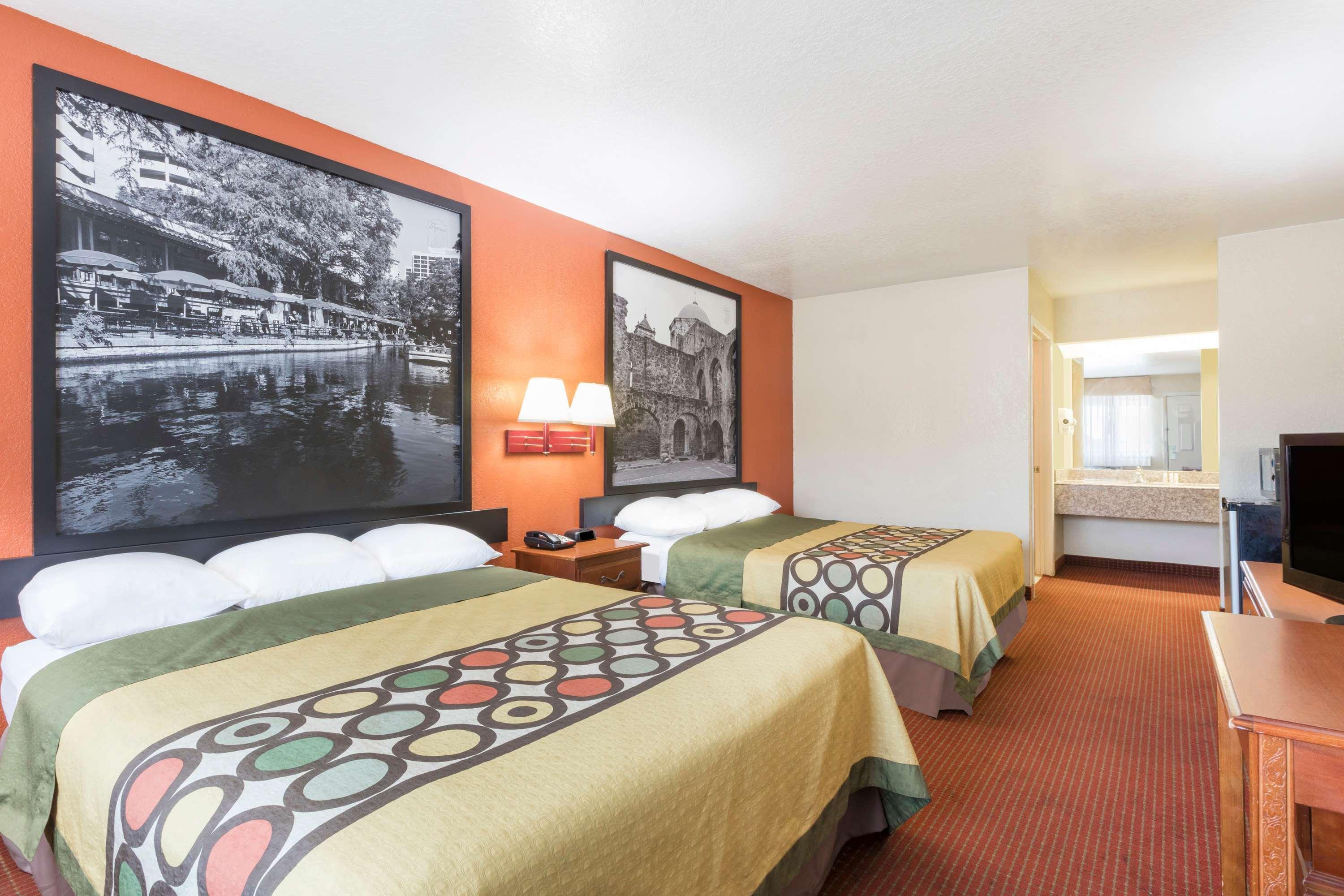 Super 8 By Wyndham San Antonio At I-10 Μοτέλ Εξωτερικό φωτογραφία