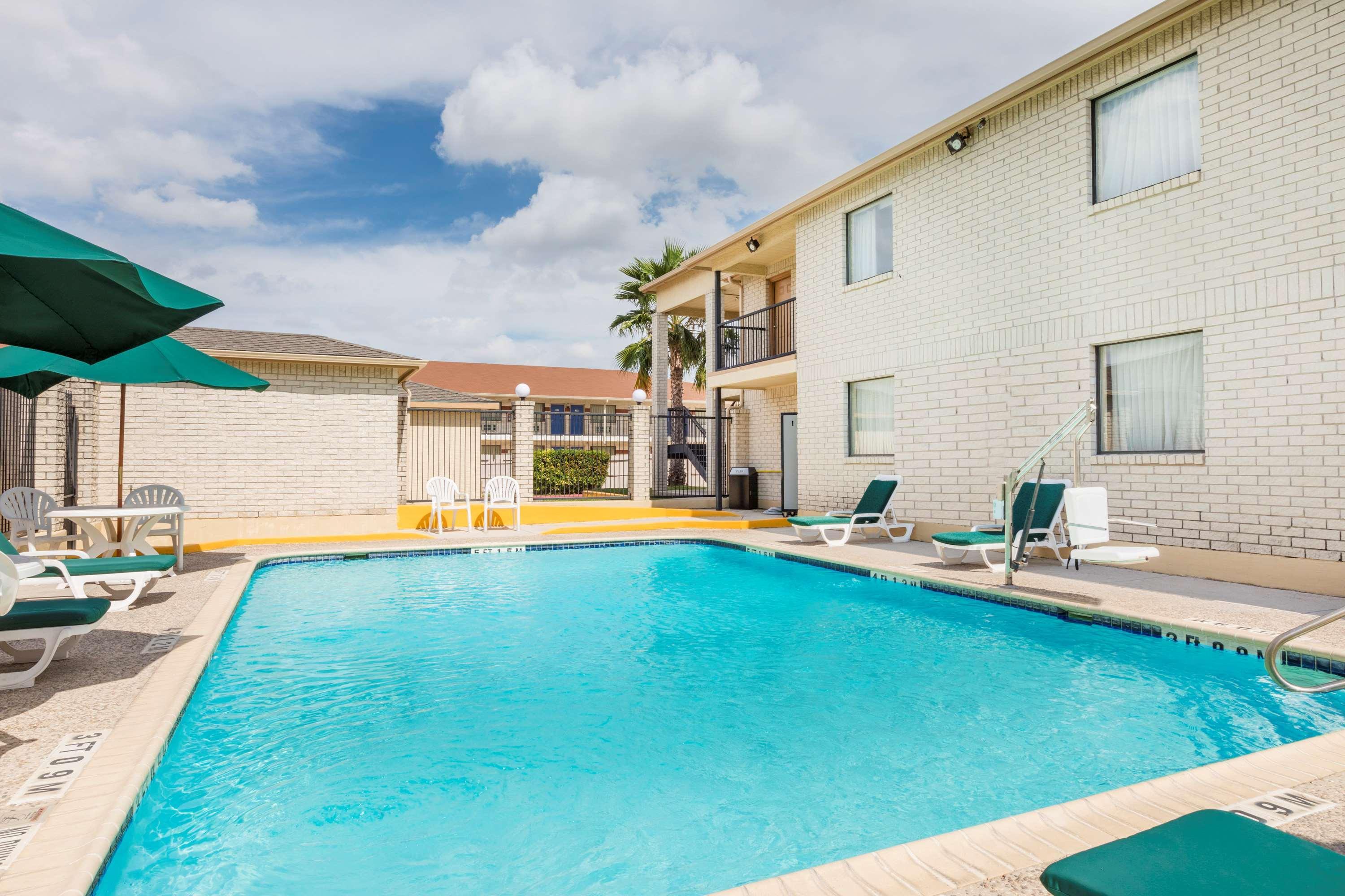Super 8 By Wyndham San Antonio At I-10 Μοτέλ Εξωτερικό φωτογραφία