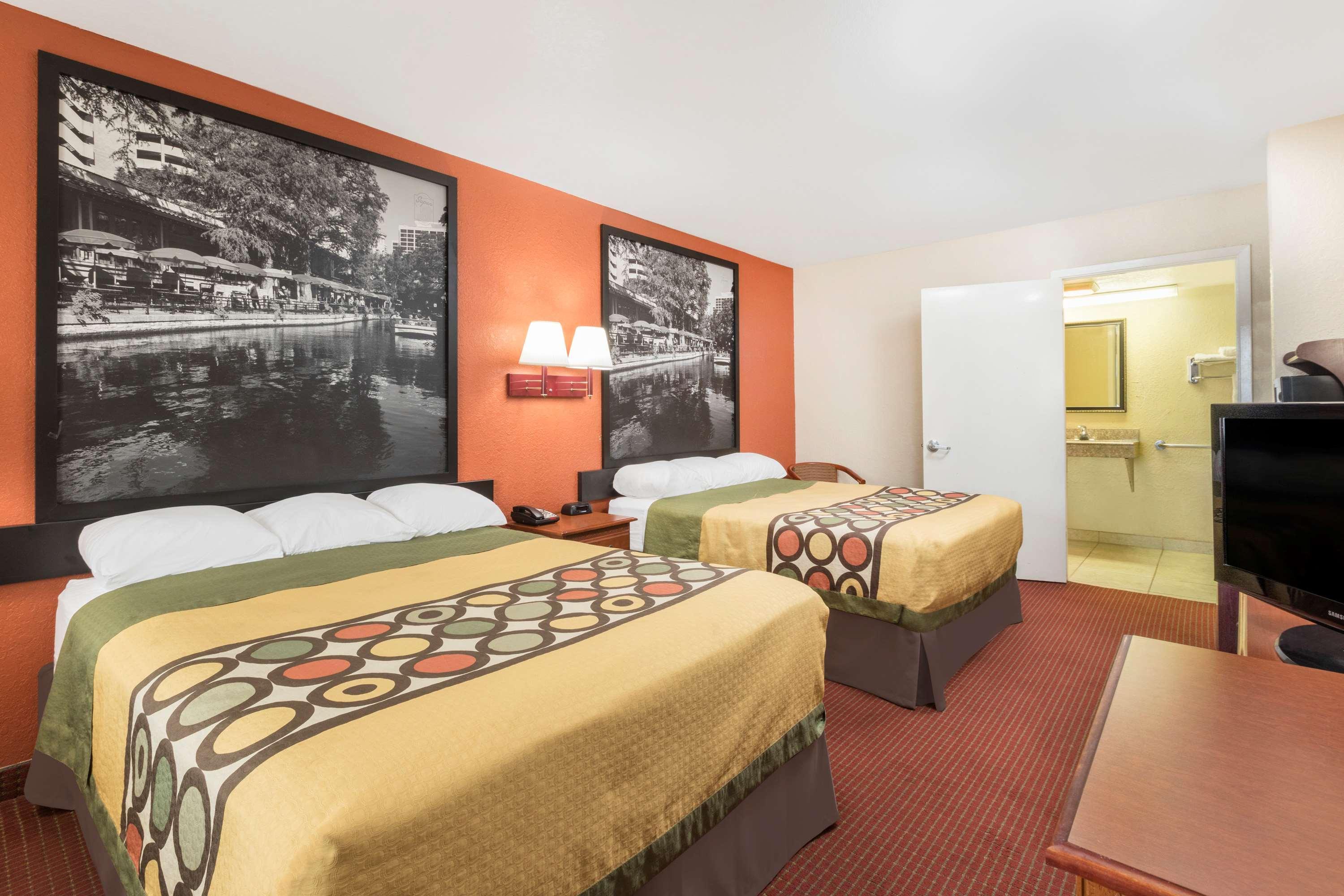 Super 8 By Wyndham San Antonio At I-10 Μοτέλ Εξωτερικό φωτογραφία