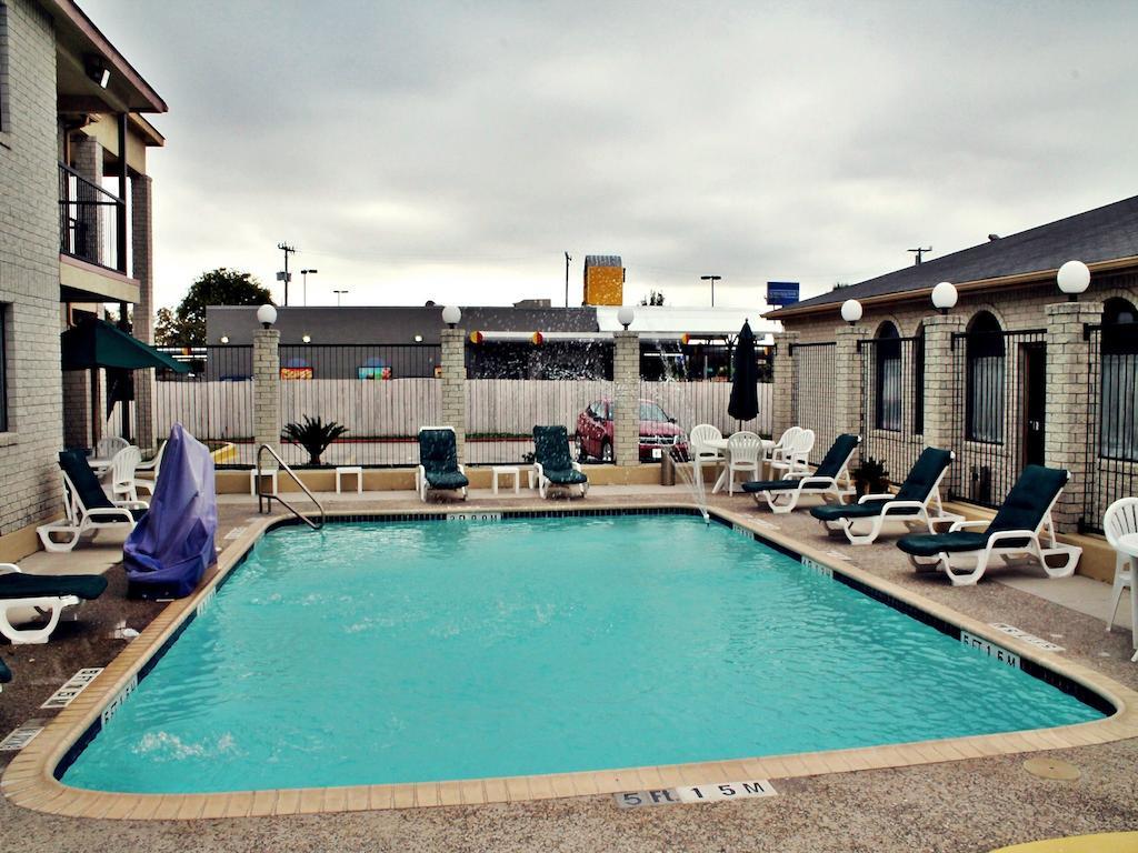 Super 8 By Wyndham San Antonio At I-10 Μοτέλ Εξωτερικό φωτογραφία